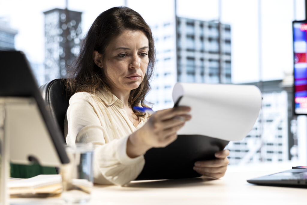 ¿Cómo detectar las señales de alerta financiera en el Perú?